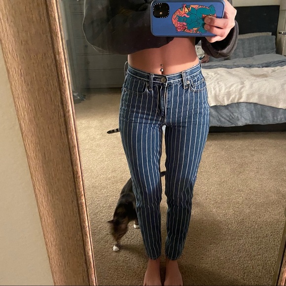 American Eagle mom jeans - Picture 2 of 5